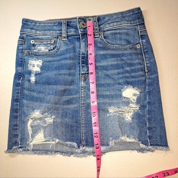 American Eagle Denim Raw Hem Distressed High Rise Mini Skirt Size 0 - Picture 1 of 9